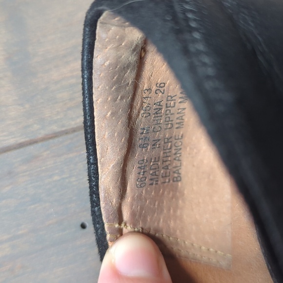 Clark's Size 6.5 Black Leather Heels - Picture 9 of 12